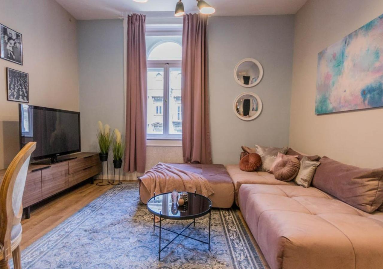 Budapest True Gem Downtown Next To Synagogue And Gozsdu Garden Area — Photos 3