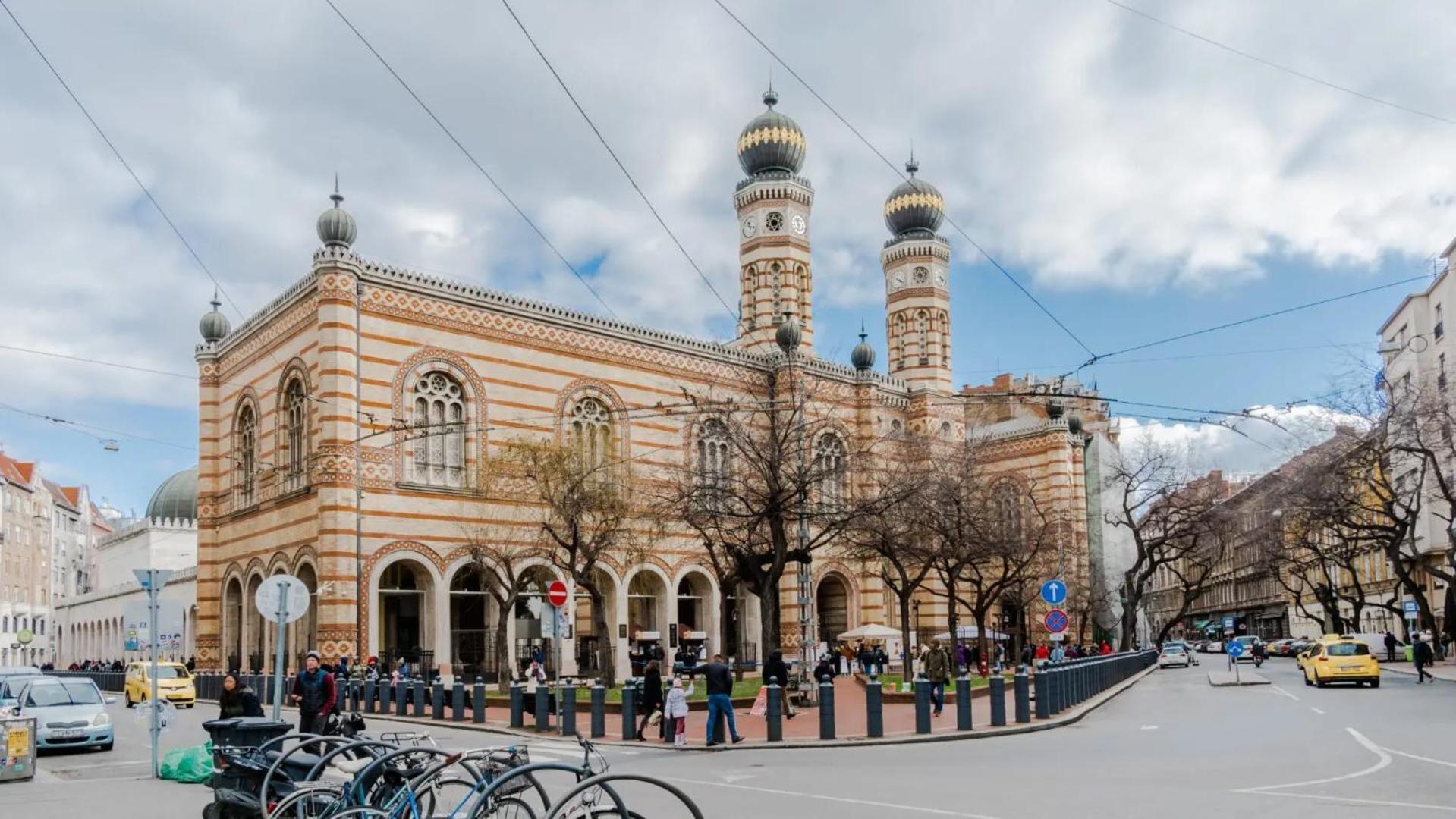 Budapest True Gem Downtown Next To Synagogue And Gozsdu Garden Area, Budapest